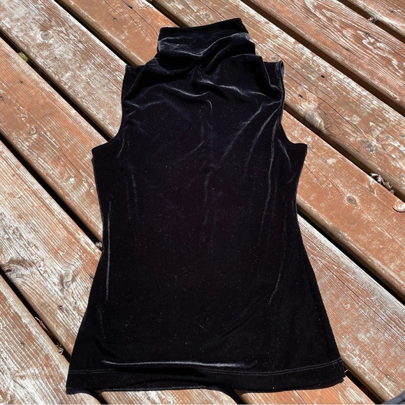 Black velvet top - Picture 2 of 4